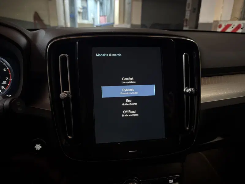 Volvo XC40 usata a Milano (15)