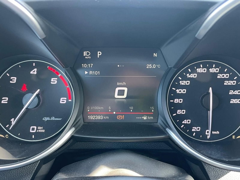 Alfa Romeo Giulia usata a Ancona (11)