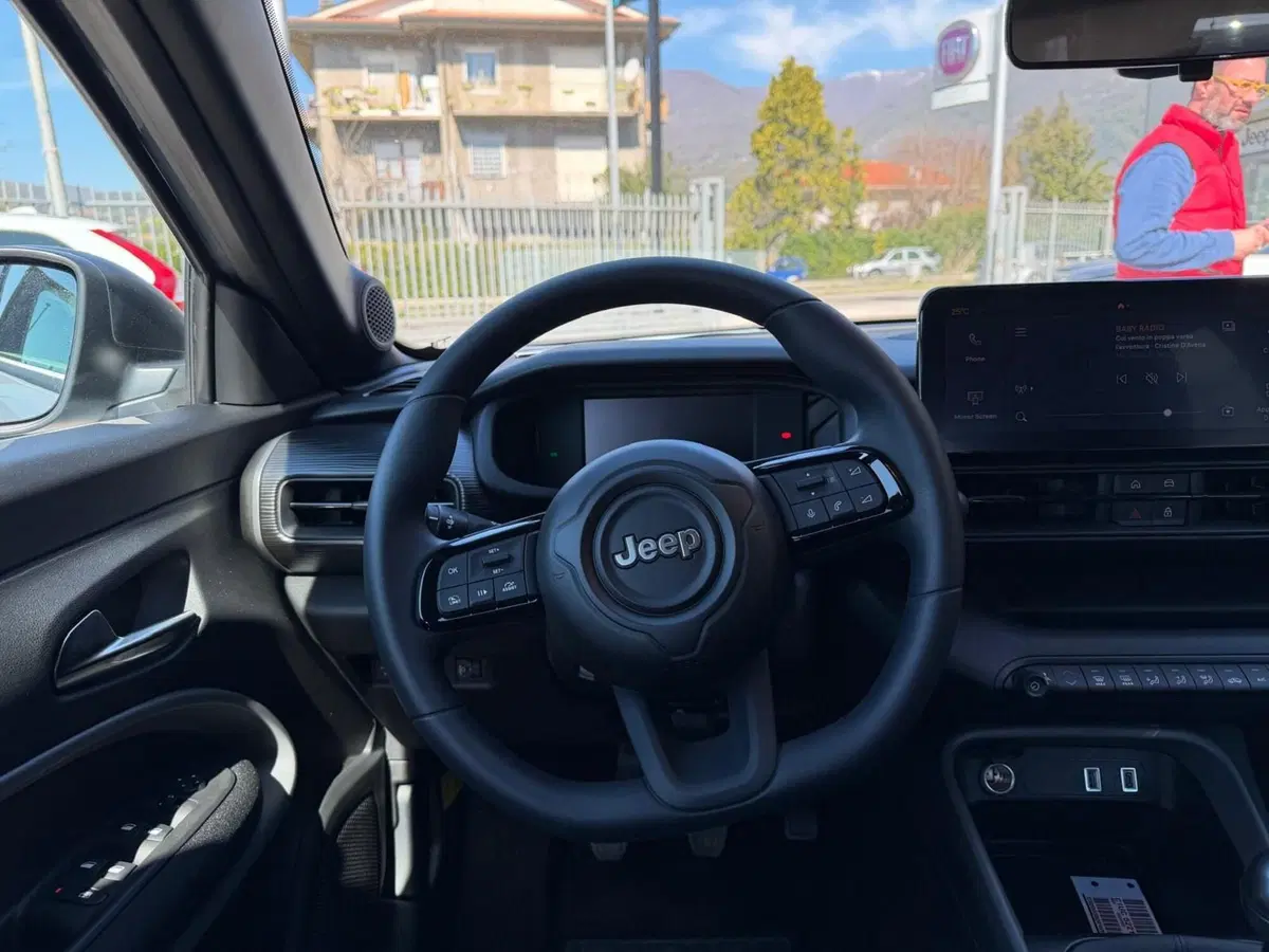 Jeep Avenger nuova a Frosinone (14)