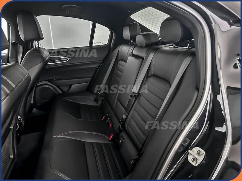 Alfa Romeo Giulia usata a Milano (10)