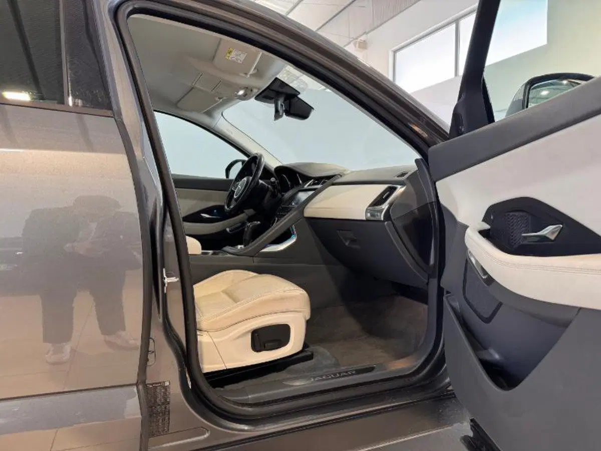Jaguar E-Pace usata a Venezia (4)