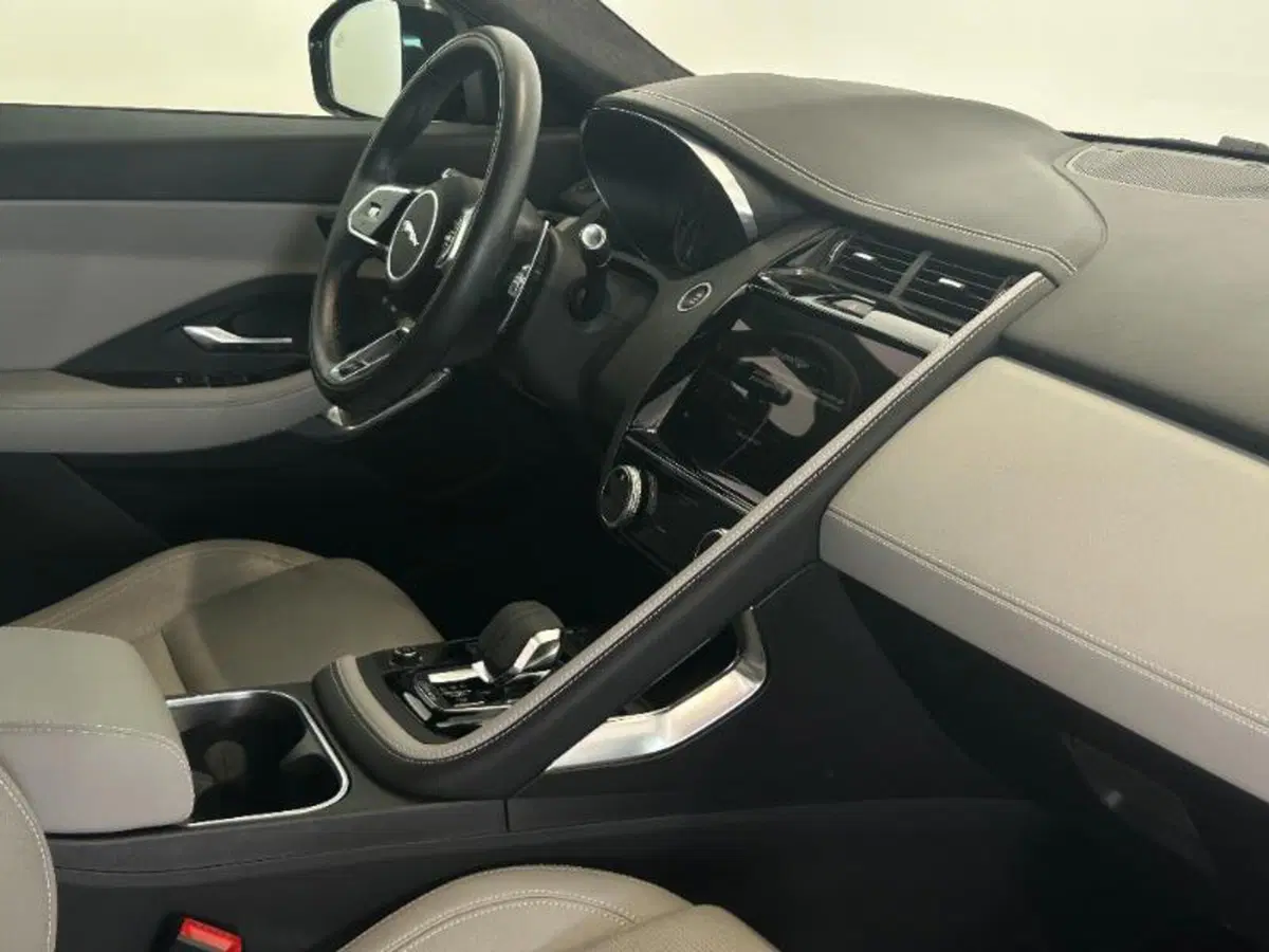 Jaguar E-Pace usata a Venezia (8)