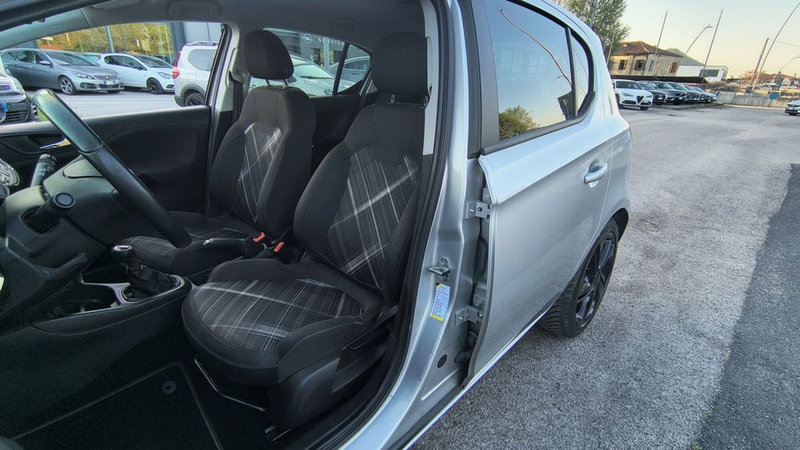 Opel Corsa usata a Padova (11)
