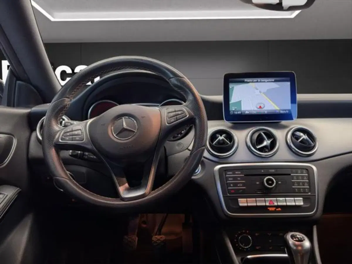 Mercedes-Benz CLA Shooting Brake usata a Milano (9)