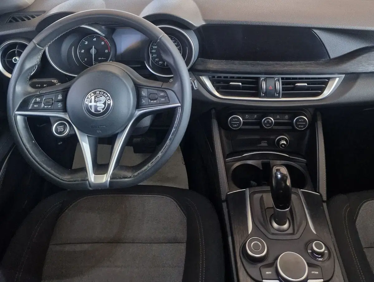 Alfa Romeo Stelvio usata a Terni (11)