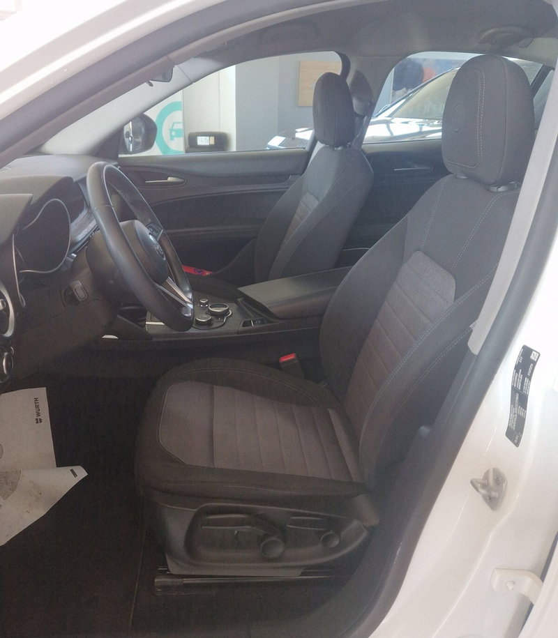 Alfa Romeo Stelvio usata a Terni (7)