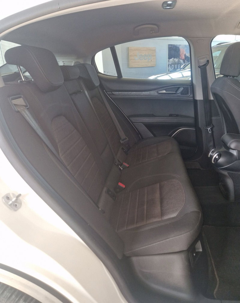 Alfa Romeo Stelvio usata a Terni (9)
