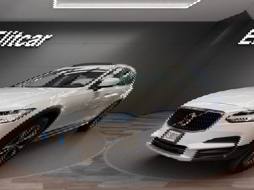 Volvo V90 Cross Country usata a Novara