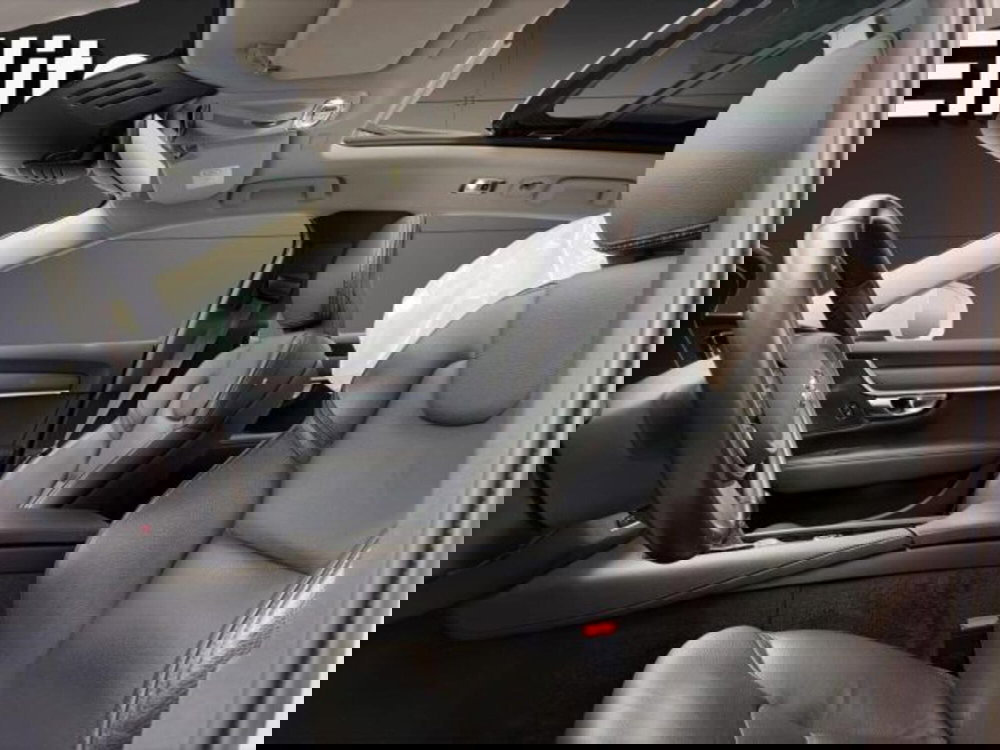 Volvo V90 Cross Country usata a Novara (11)