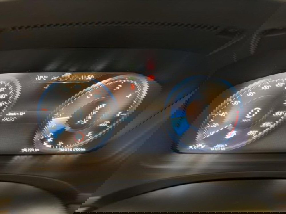 Volvo V90 Cross Country usata a Novara (7)