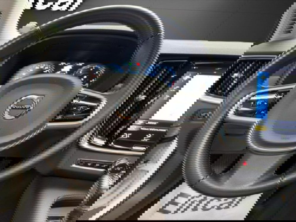 Volvo V90 Cross Country usata a Novara (8)