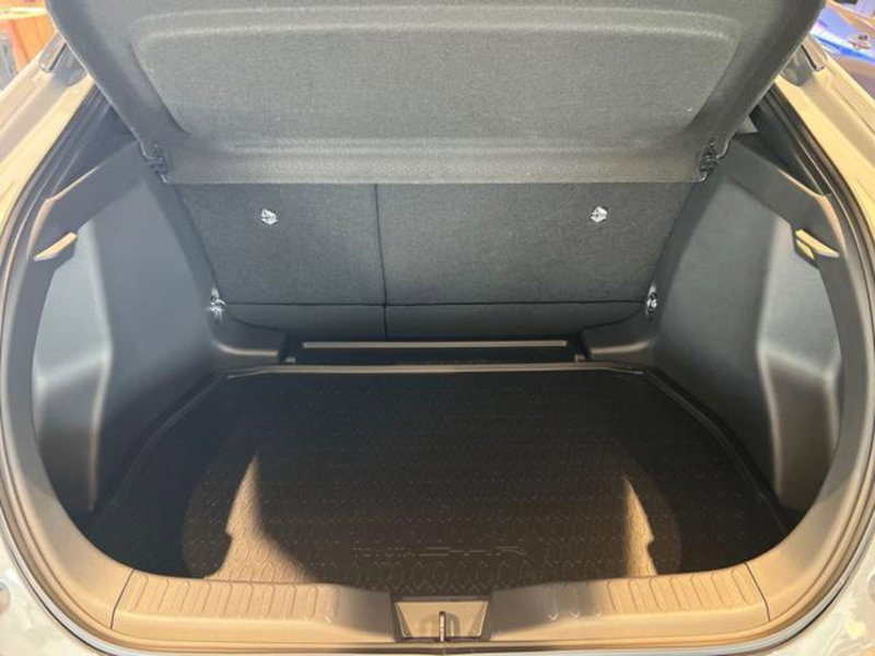 Toyota Toyota C-HR nuova a Vercelli (10)