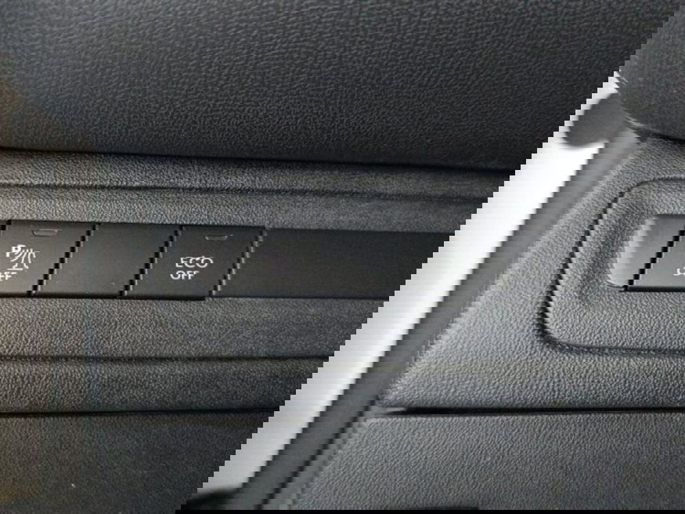 Peugeot 208 usata a Catania (19)