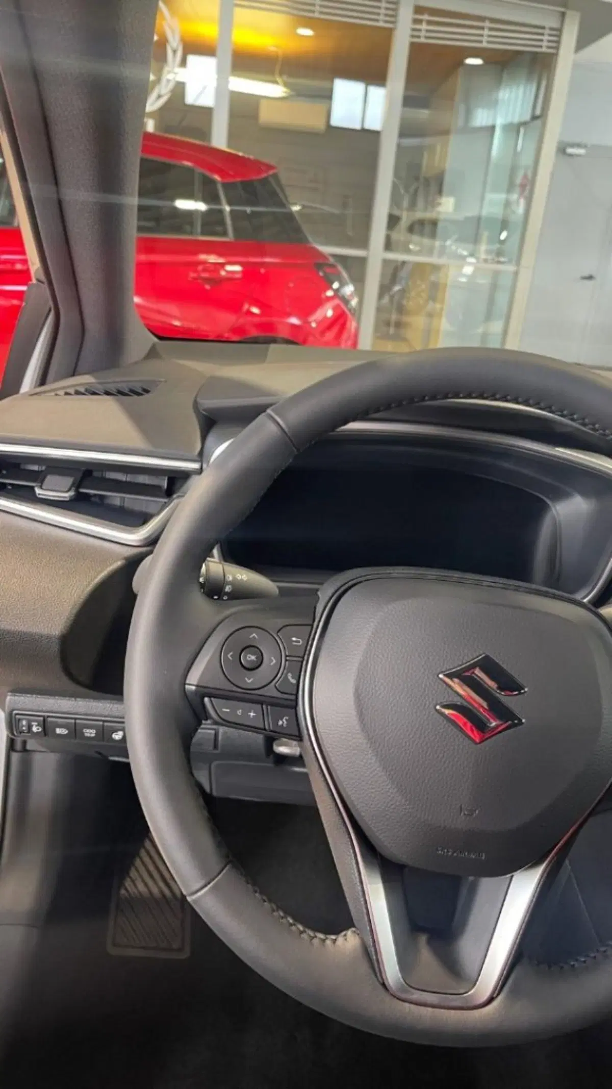 Suzuki Swace nuova a Novara (10)