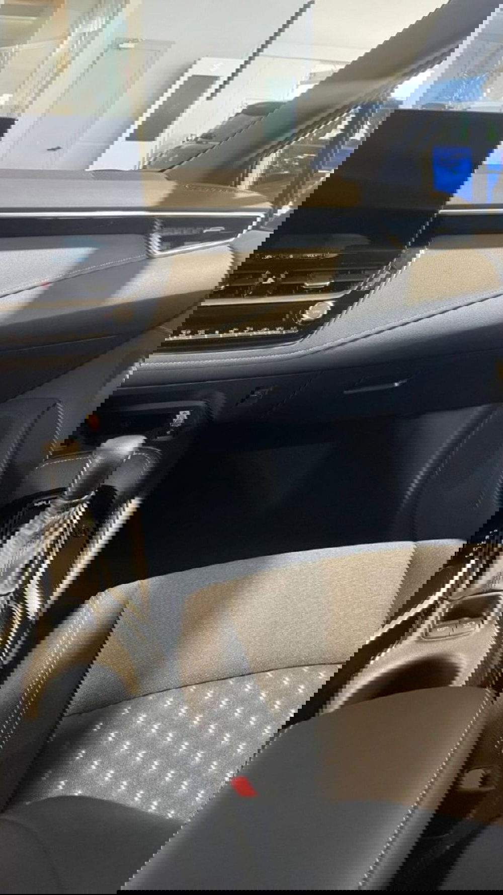 Suzuki Swace nuova a Novara (13)