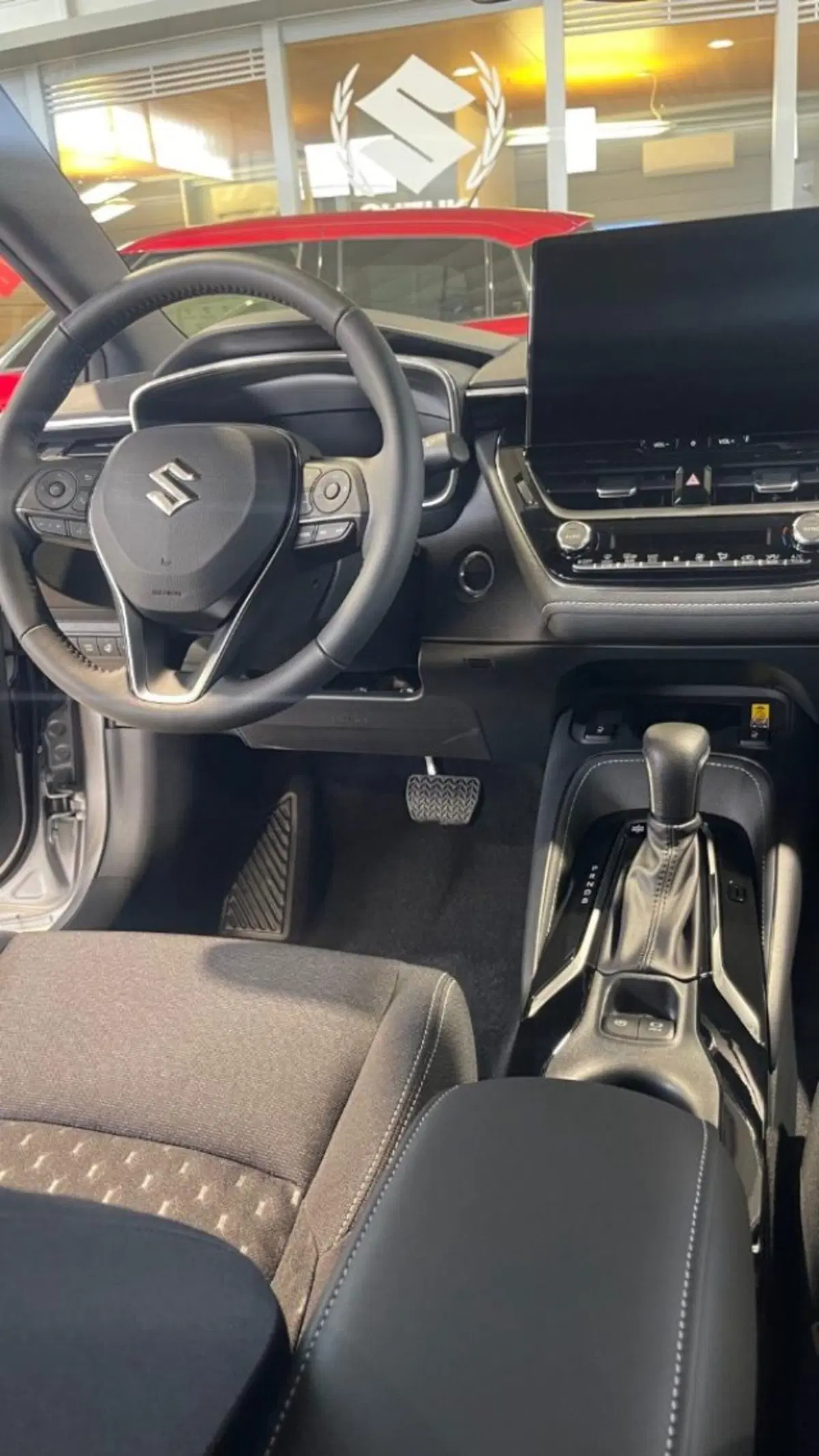 Suzuki Swace nuova a Novara (8)