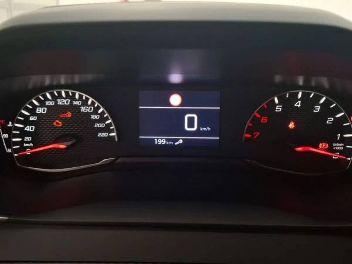 Peugeot 2008 nuova a Ancona (12)