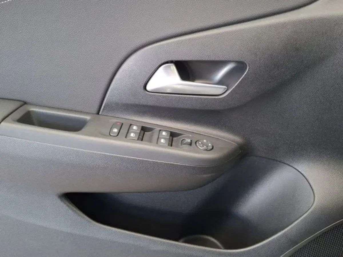 Opel Corsa nuova a Ancona (13)