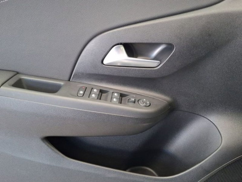 Opel Corsa nuova a Ancona (13)