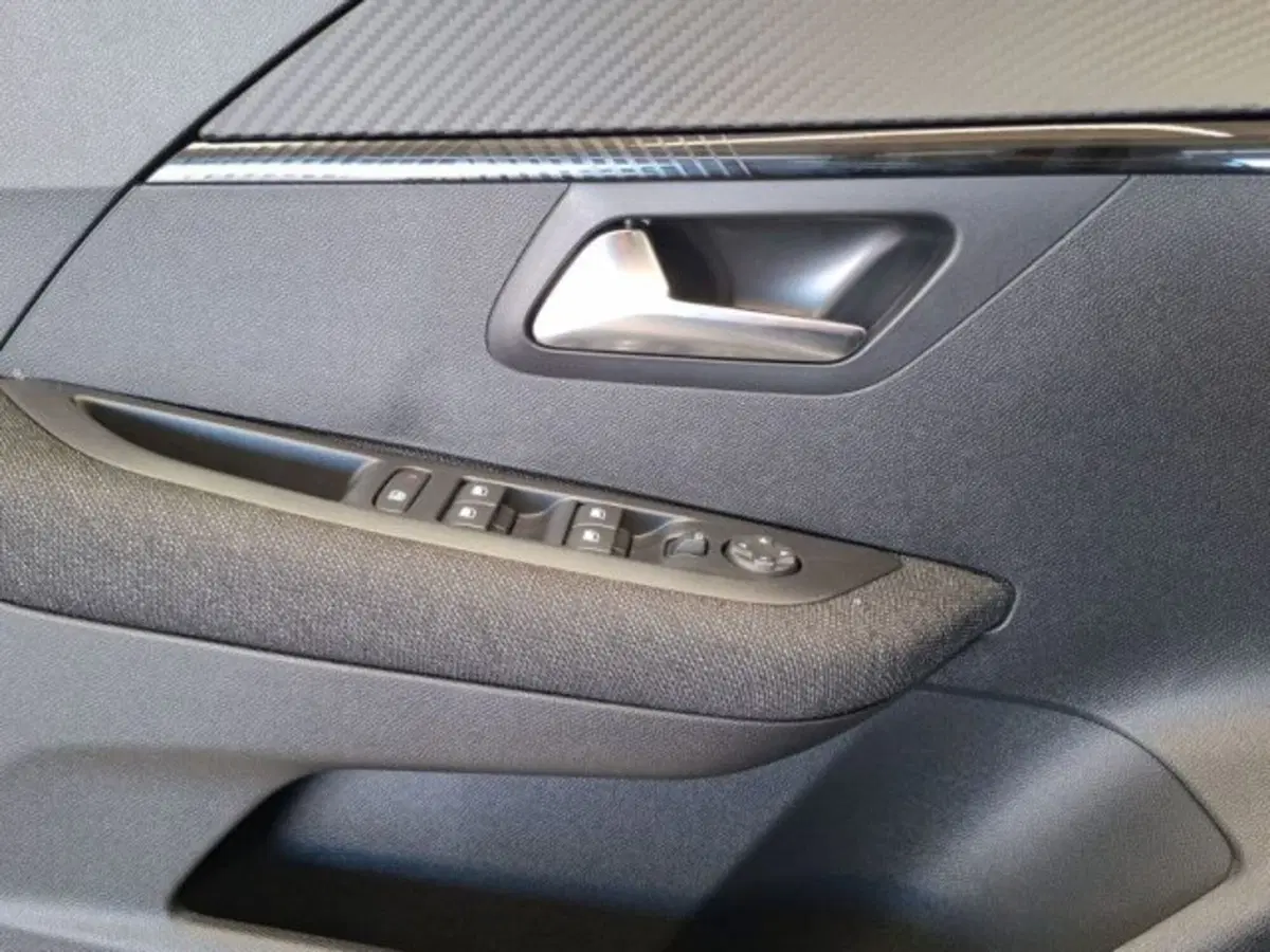 Peugeot 208 nuova a Ancona (13)