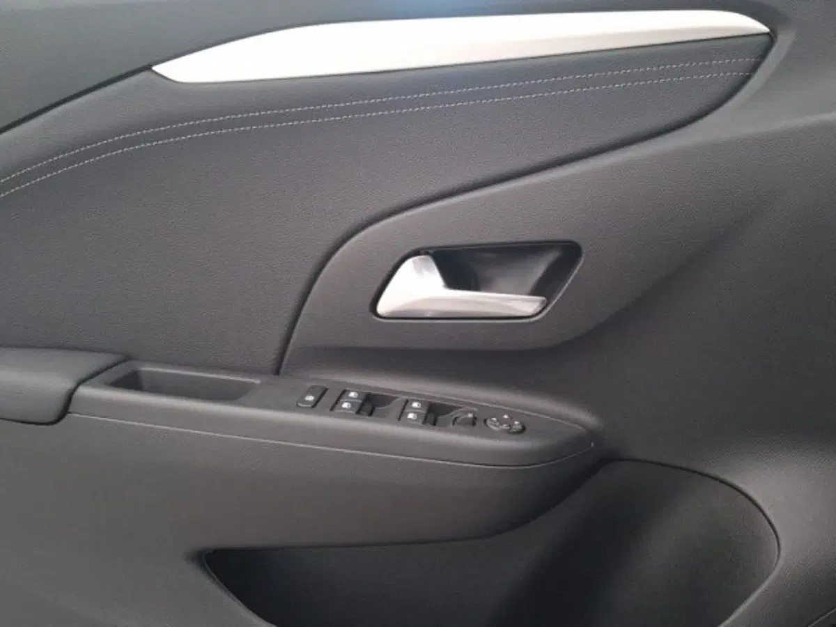 Opel Corsa nuova a Ancona (13)