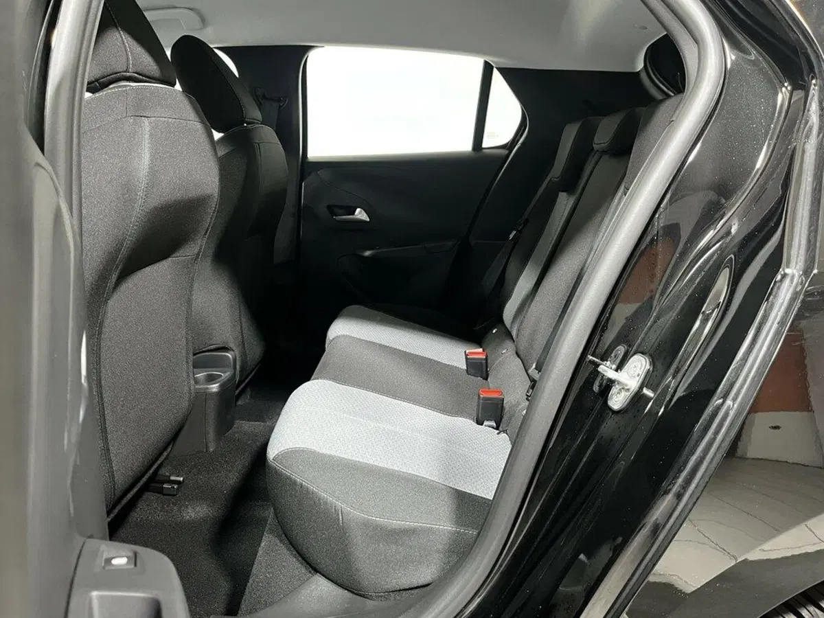 Opel Corsa nuova a Sondrio (11)