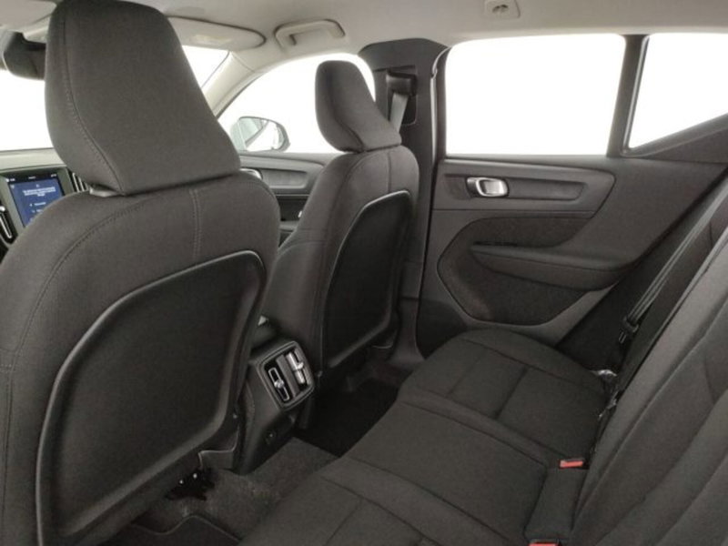 Volvo XC40 nuova a Modena (10)