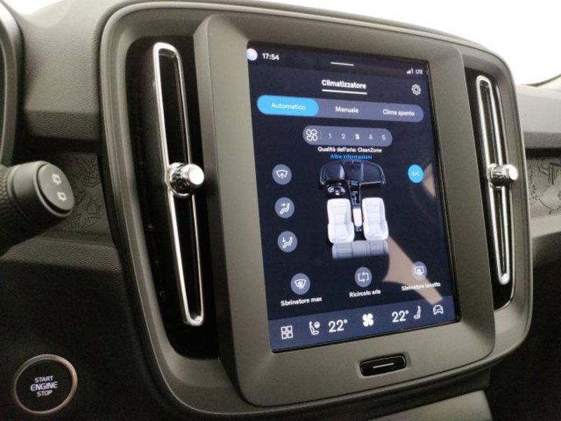 Volvo XC40 nuova a Modena (17)