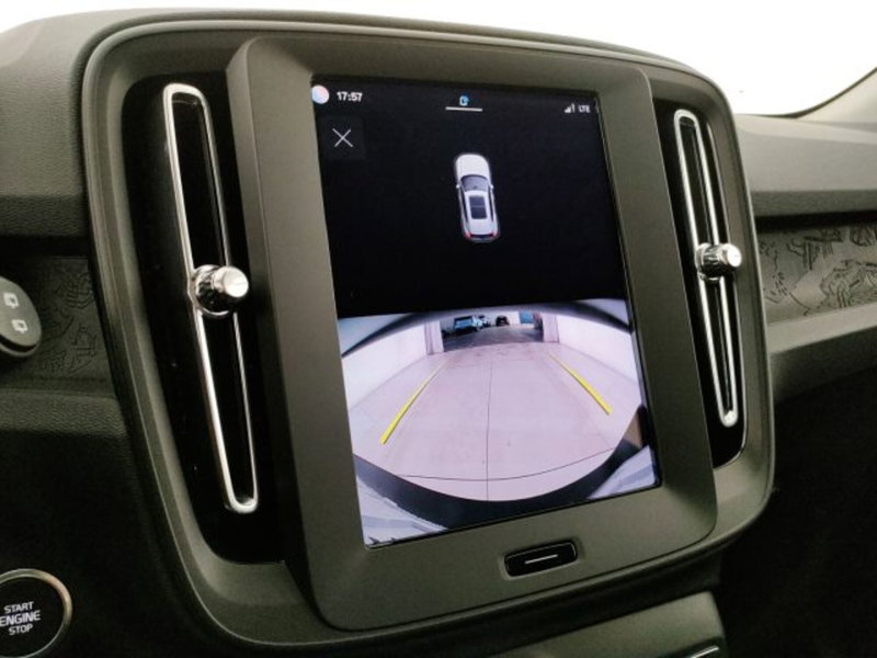 Volvo XC40 nuova a Modena (18)