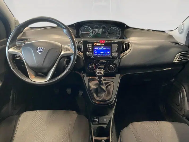 Lancia Ypsilon usata a Torino (6)