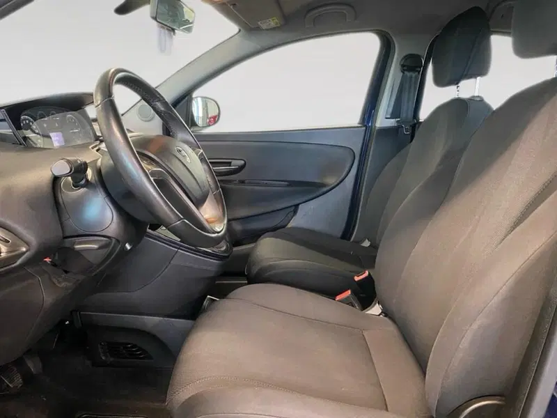 Lancia Ypsilon usata a Torino (7)