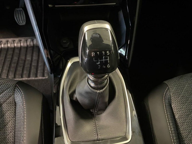 Peugeot 2008 nuova a Torino (12)