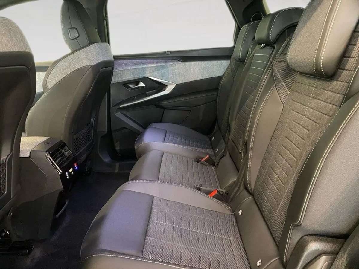 Peugeot 5008 nuova a Torino (8)