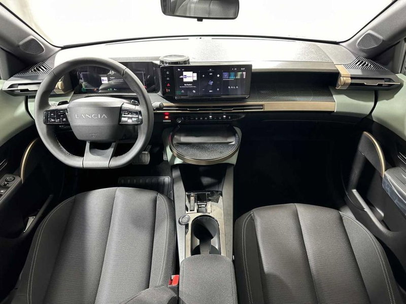 Lancia Ypsilon nuova a Sondrio (10)