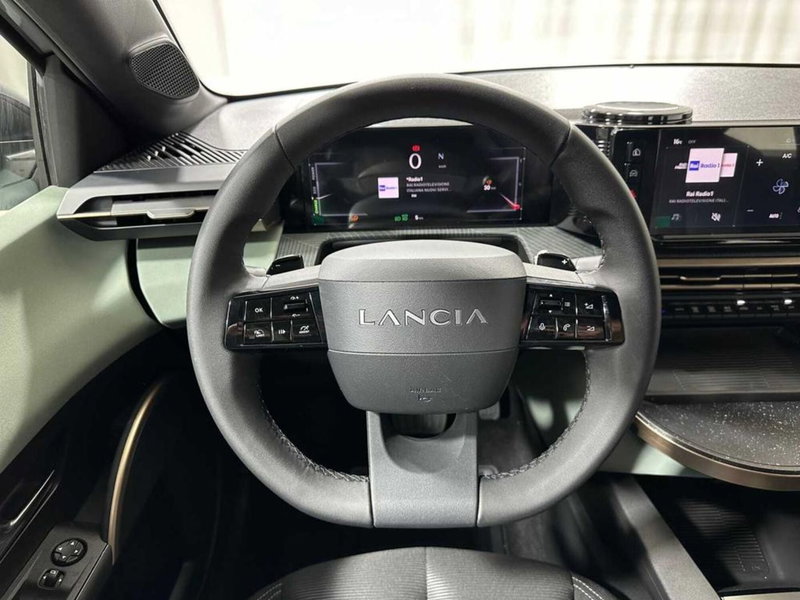 Lancia Ypsilon nuova a Sondrio (12)