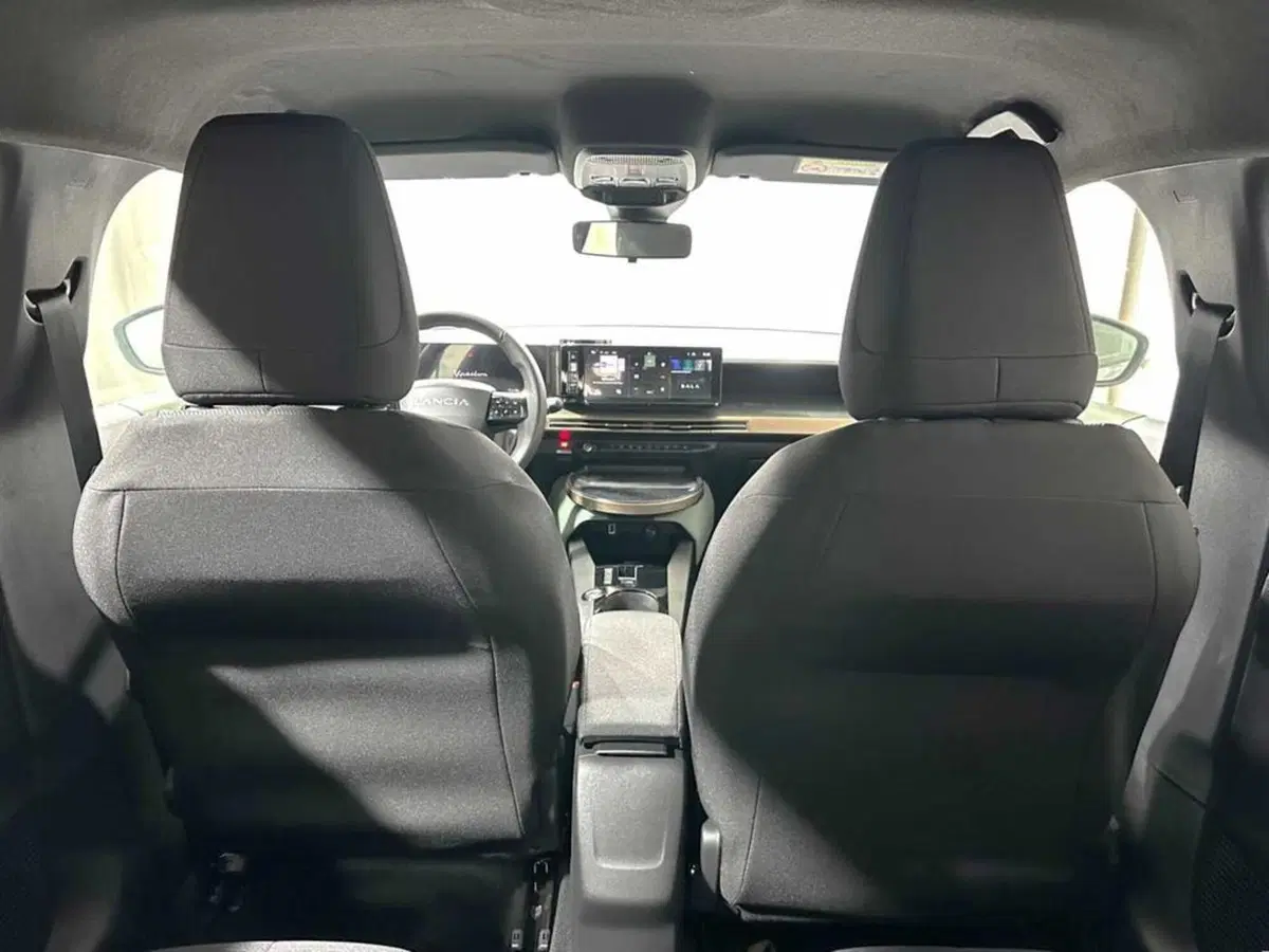 Lancia Ypsilon nuova a Sondrio (13)