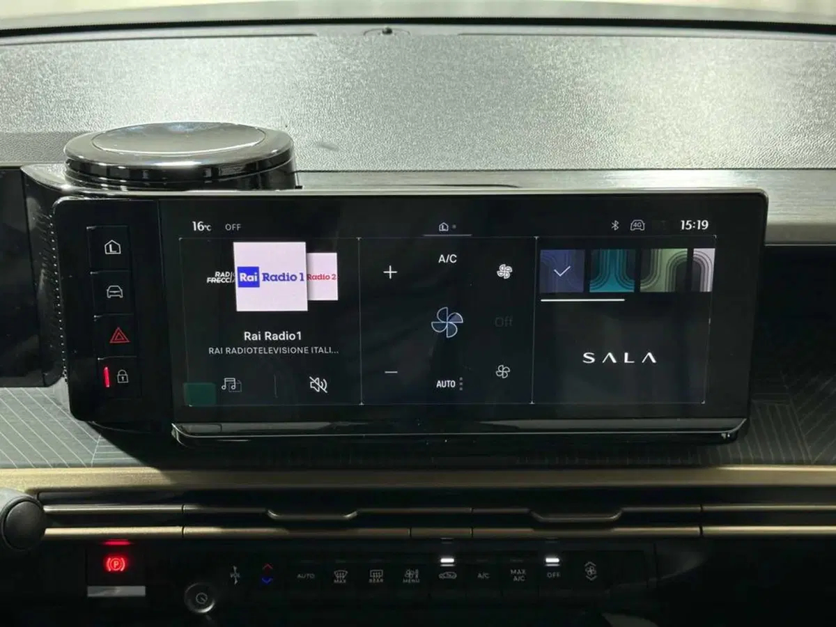 Lancia Ypsilon nuova a Sondrio (14)