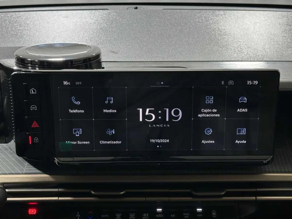 Lancia Ypsilon nuova a Sondrio (15)