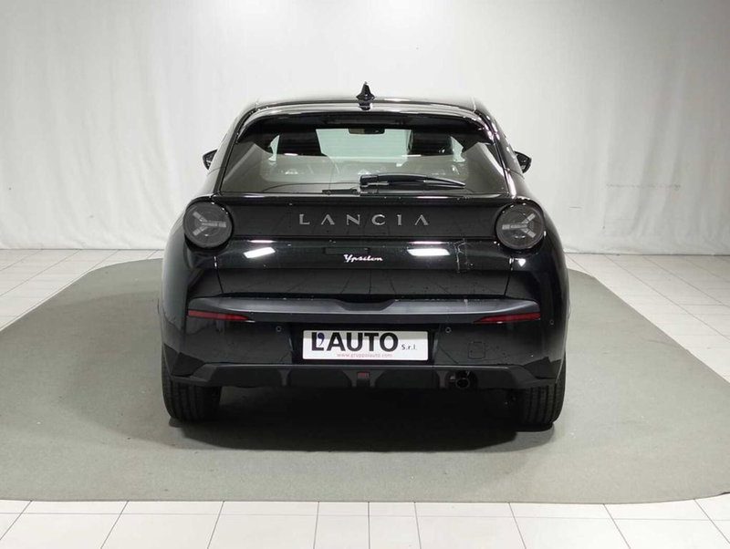 Lancia Ypsilon nuova a Sondrio (4)