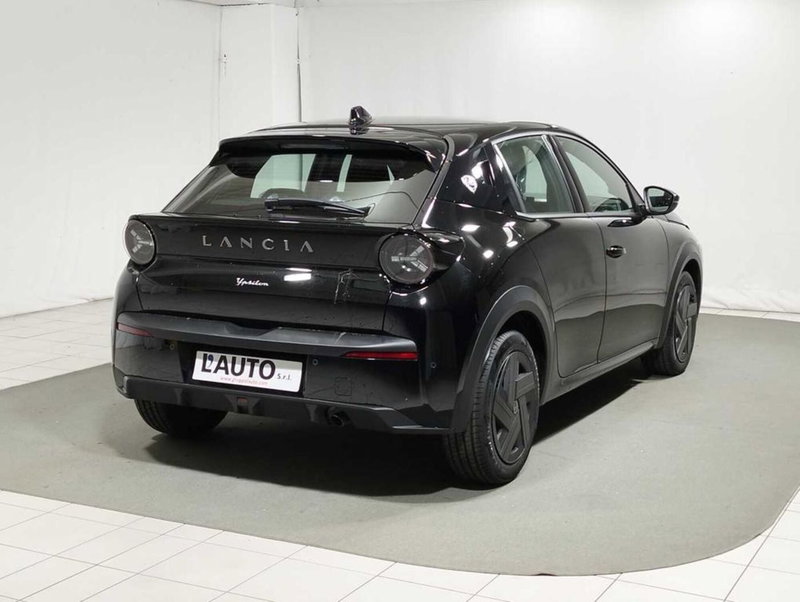 Lancia Ypsilon nuova a Sondrio (5)