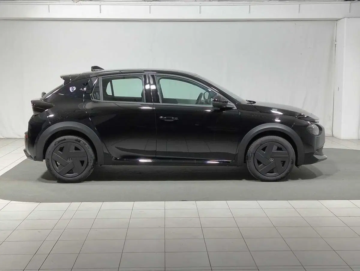 Lancia Ypsilon nuova a Sondrio (6)