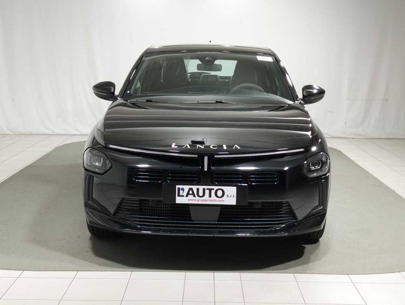 Lancia Ypsilon nuova a Sondrio (8)