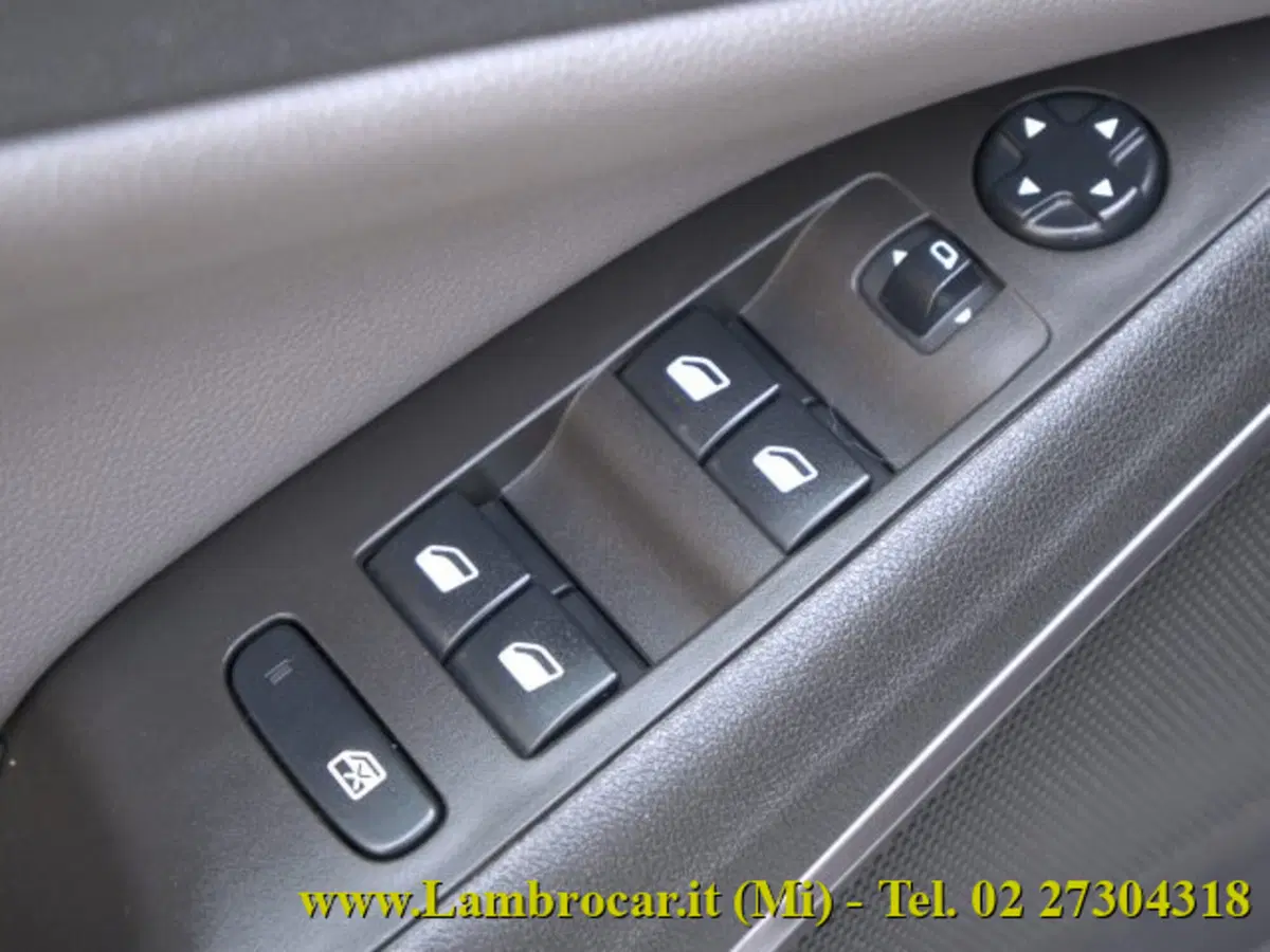 Opel Crossland X usata a Milano (17)