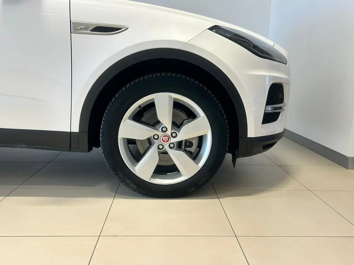 Jaguar E-Pace usata a Napoli (9)