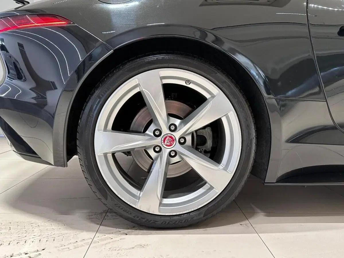Jaguar F-Type Cabrio usata a Varese (9)