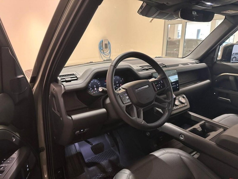 Land Rover Defender usata a Varese (11)