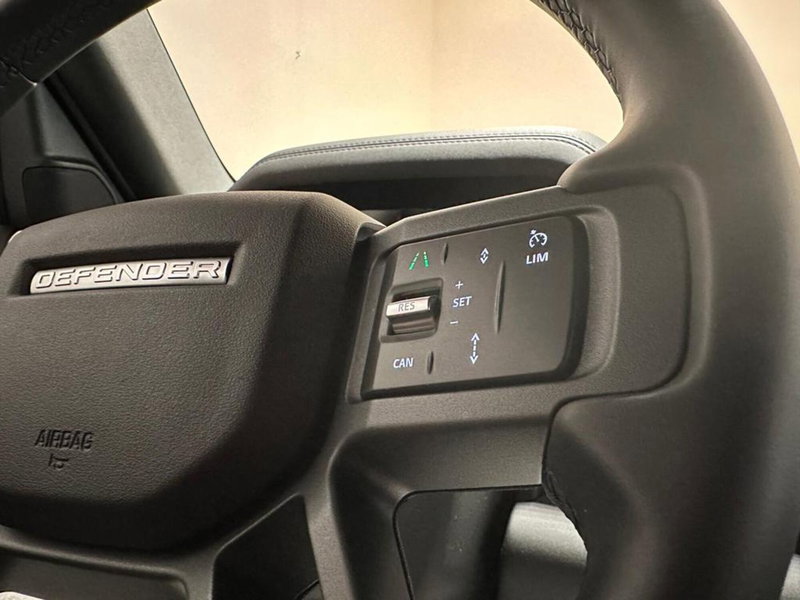 Land Rover Defender usata a Varese (12)