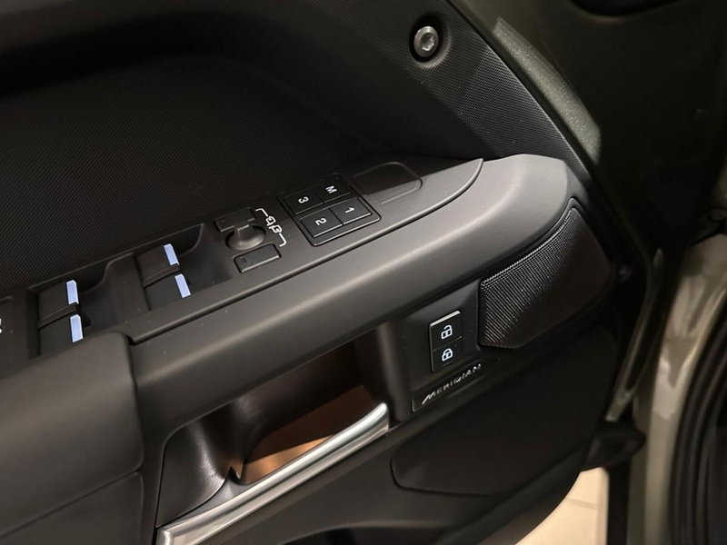 Land Rover Defender usata a Varese (13)