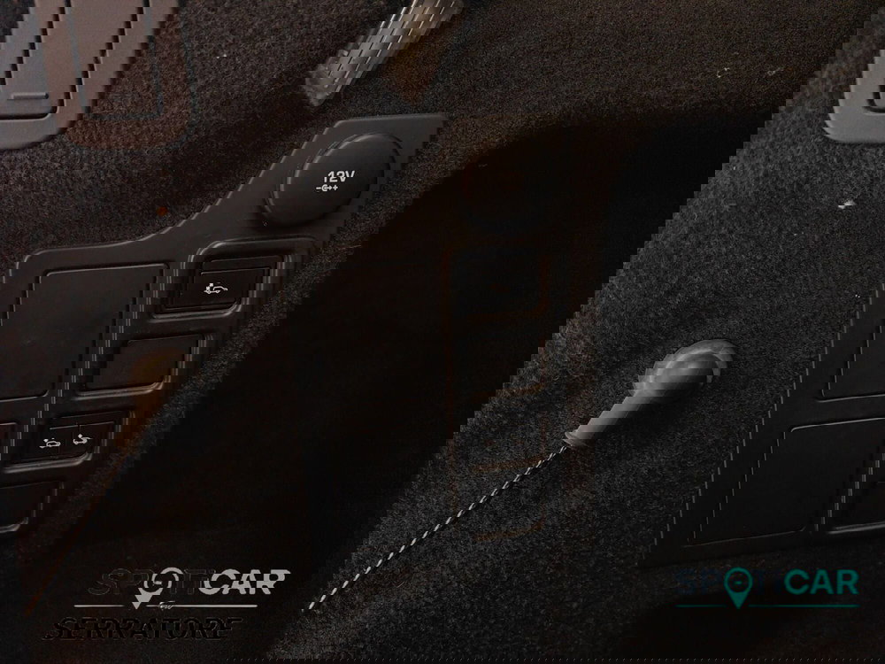 Land Rover Discovery Sport usata a Como (18)