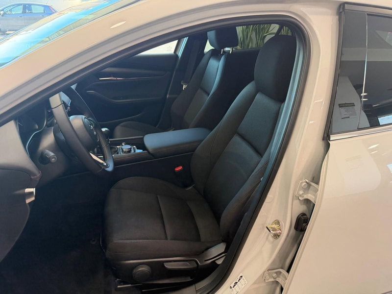 Mazda Mazda3 Hatchback nuova a Napoli (7)